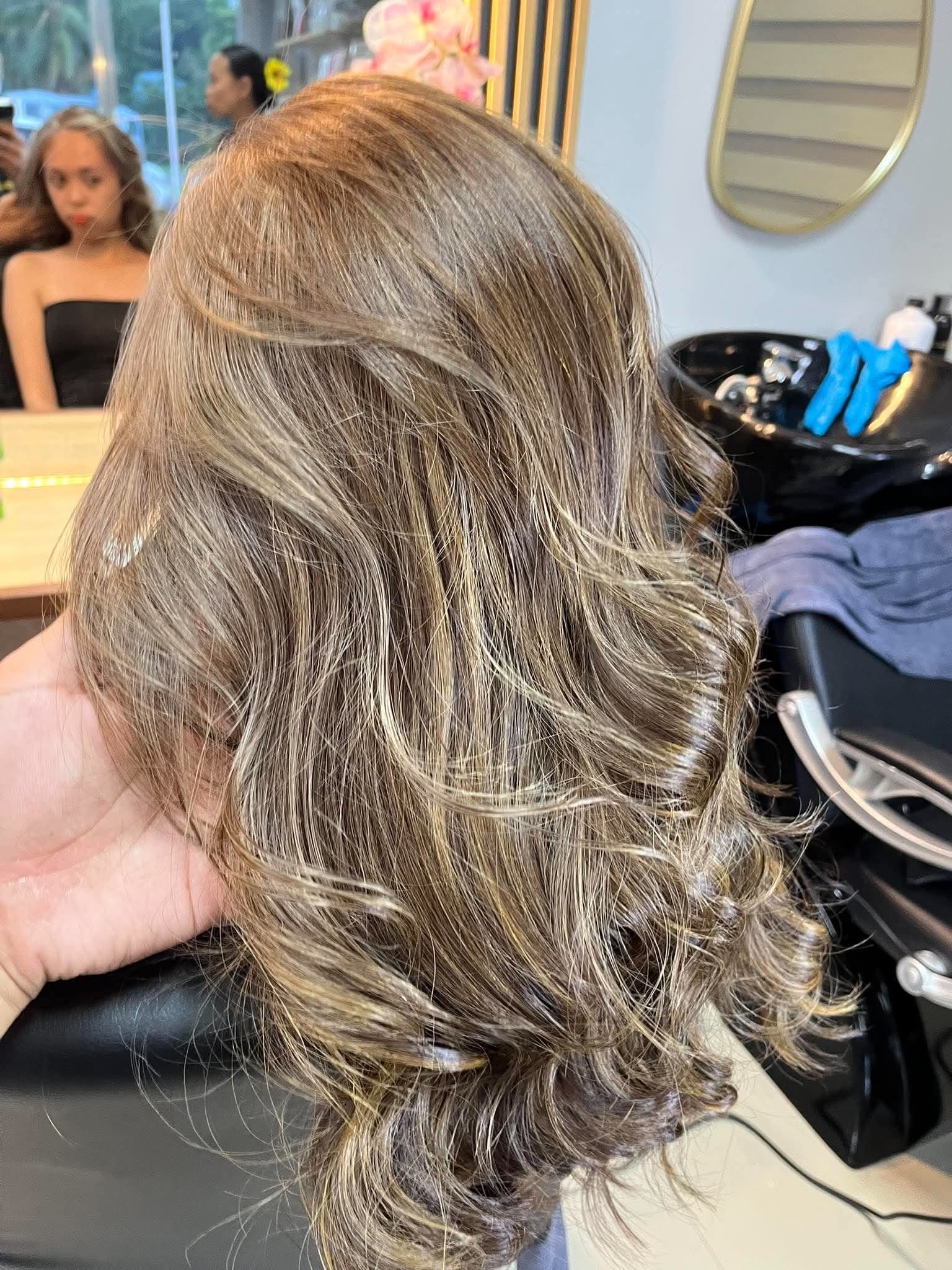 Wavy hair with golden highlights
